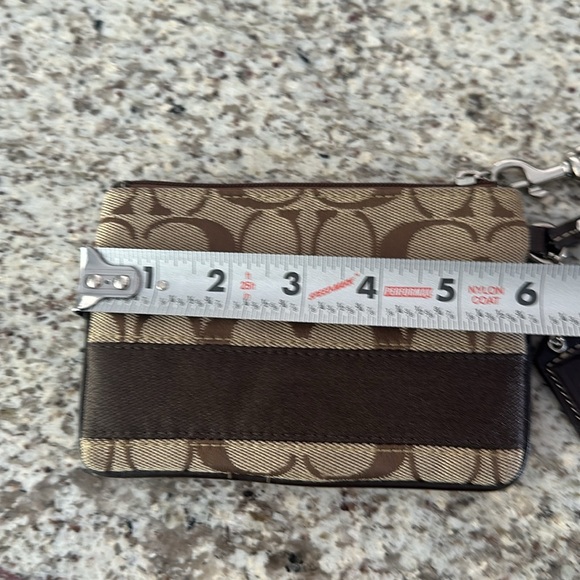 Coach Wristlet 😎 - Picture 4 of 5